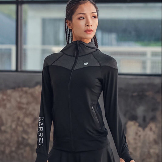 Hooded Running Jacket mit Daumenlöchern – VYROX Fitnesswear