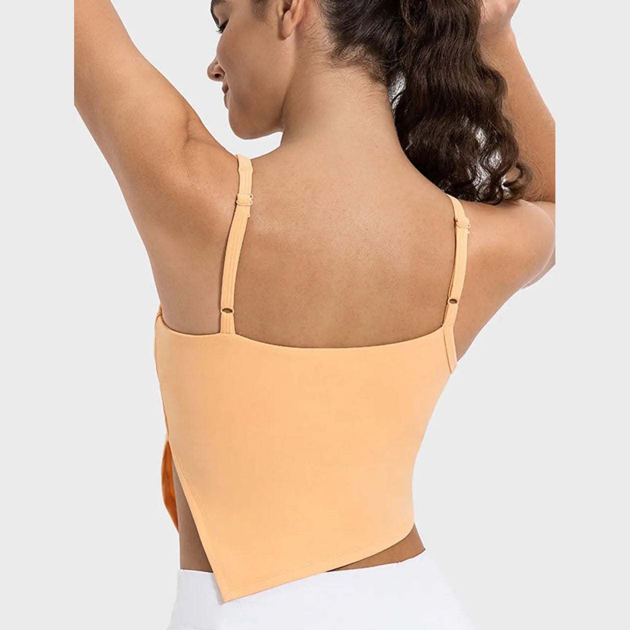 Asymmetrisches Neckholder-Top mit Schlitz Detailansicht – VYROX