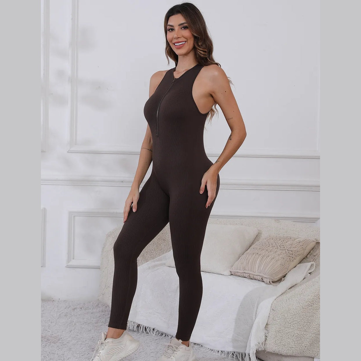 Sportlicher Jumpsuit mit halbem Reißverschluss – Ansicht 4 – VYROX