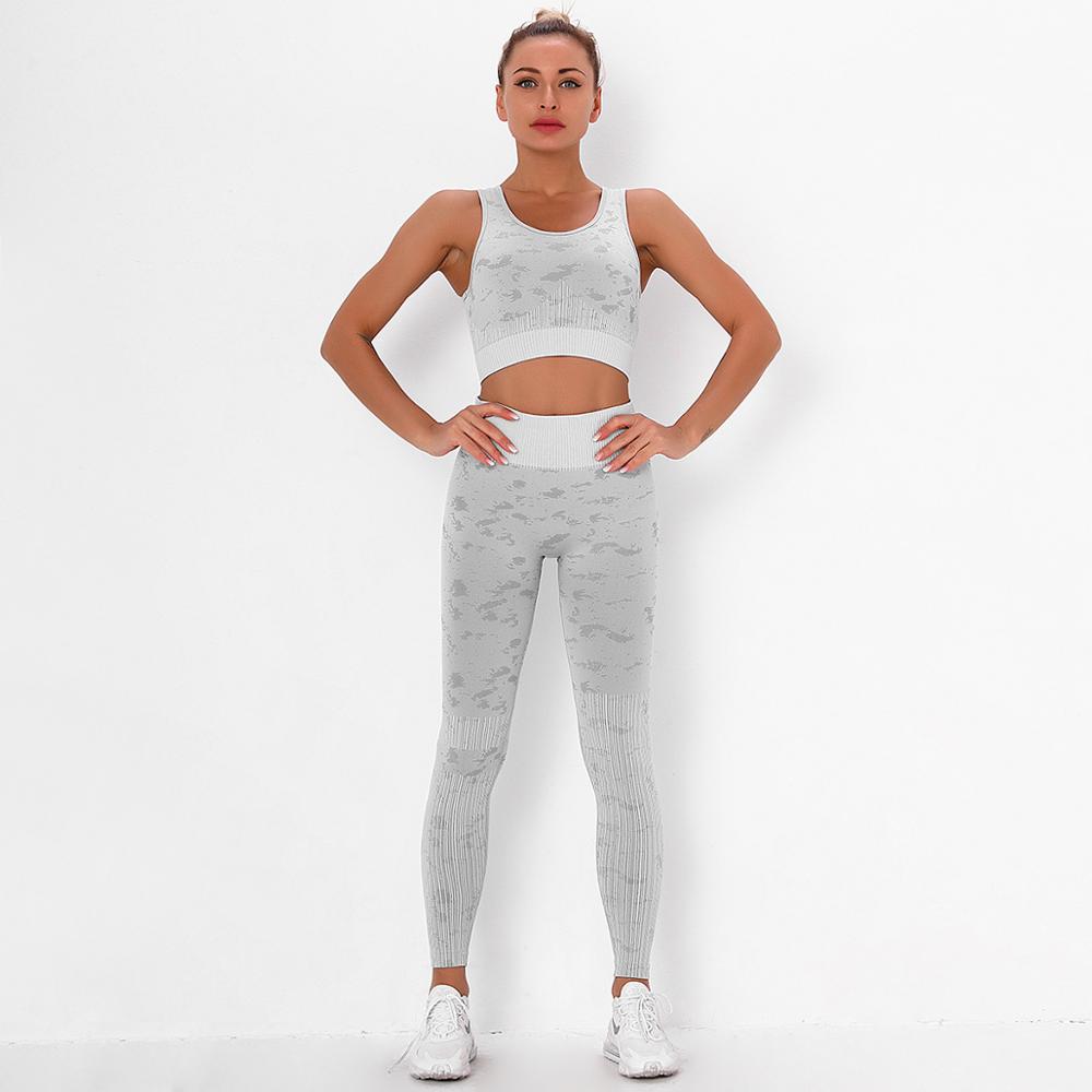 Yoga Sweat Suit – 3-teiliges Fitness-Set Detailansicht – VYROX