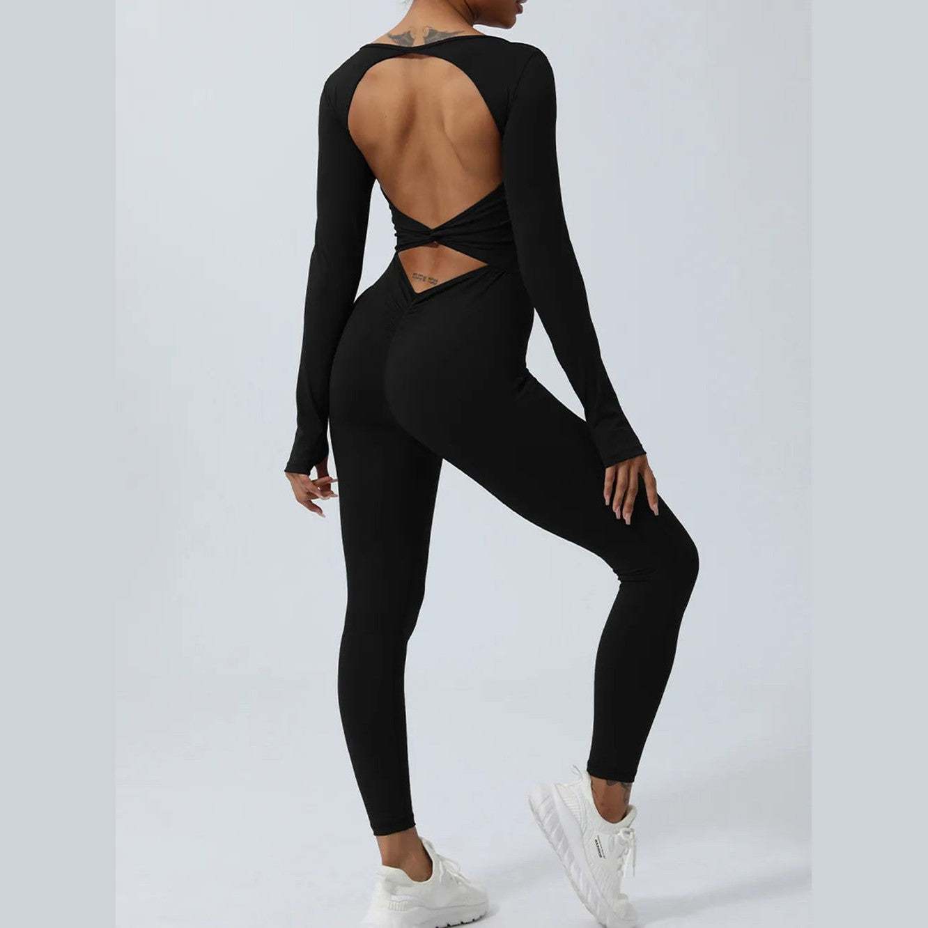 Rückenfreier Langarm-Jumpsuit Detailansicht – VYROX
