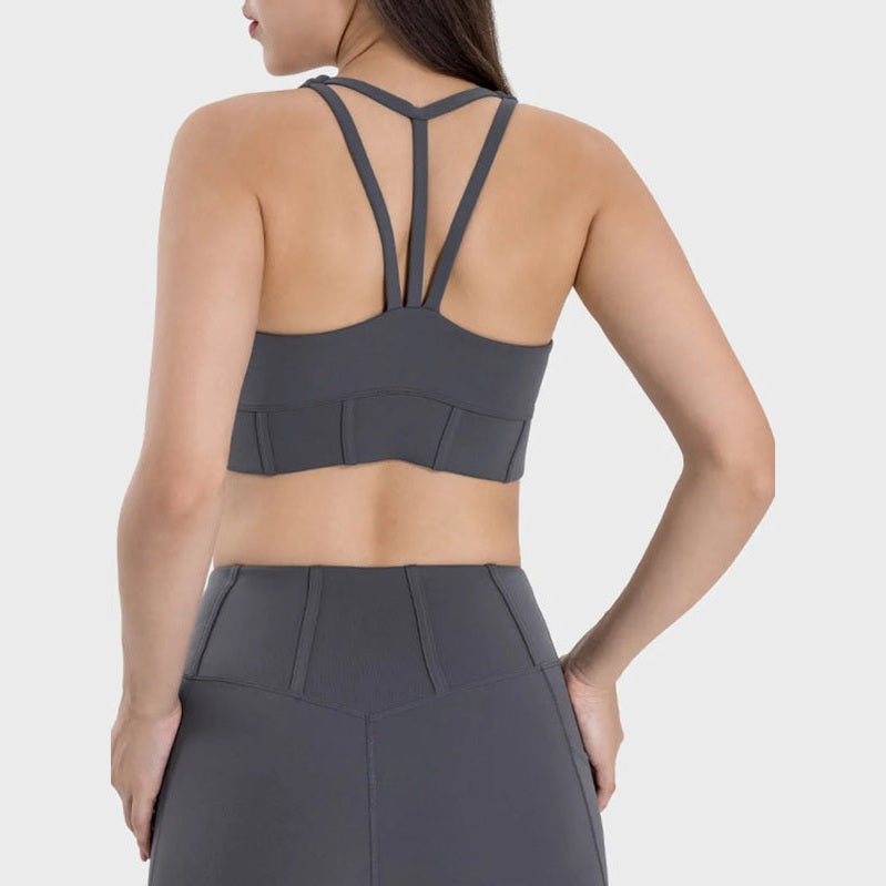 Aktives Tanktop mit quadratischem Ausschnitt und breiten Trägern Detailansicht – VYROX